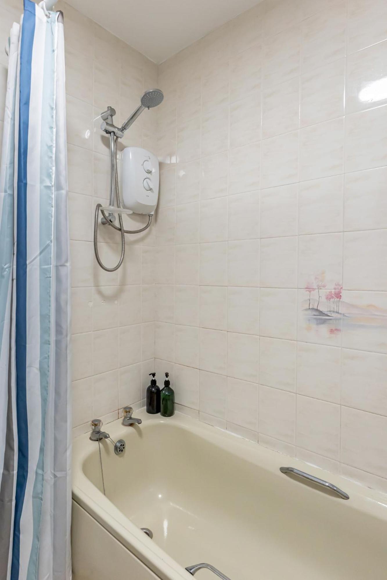 Central Apartment 3B Newcastle  Bagian luar foto